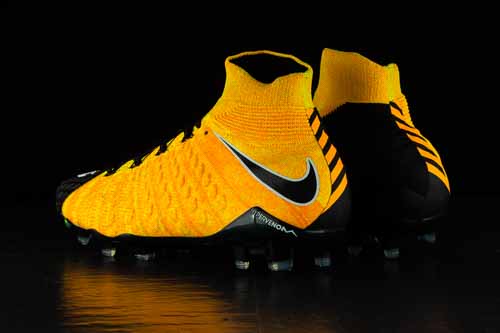Fußballschuhe fotografieren,soccershoejunkie,Produktfotografie,Fußballlegenden Schuhe,Schuhfotografie,Sportartikel Fotografie,Werbefotografie