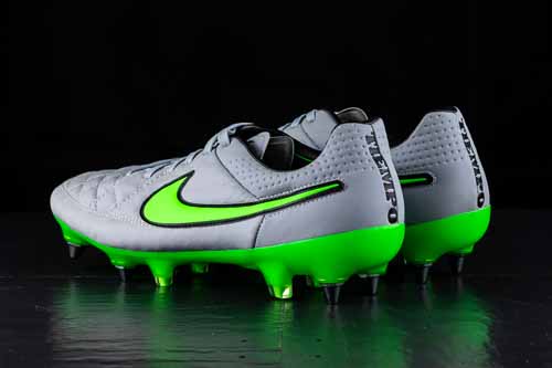 Fußballschuhe fotografieren,soccershoejunkie,Produktfotografie,Fußballlegenden Schuhe,Schuhfotografie,Sportartikel Fotografie,Werbefotografie