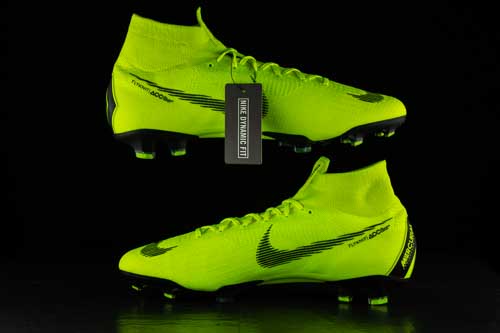 Fußballschuhe fotografieren,soccershoejunkie,Produktfotografie,Fußballlegenden Schuhe,Schuhfotografie,Sportartikel Fotografie,Werbefotografie